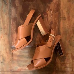 Tory Burch tan saddle brown sandal w/ gold detail